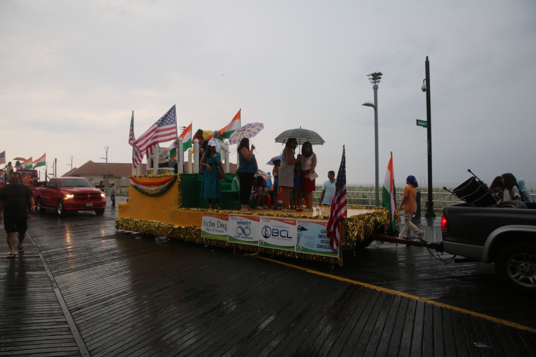 081118_gal_parade (20)